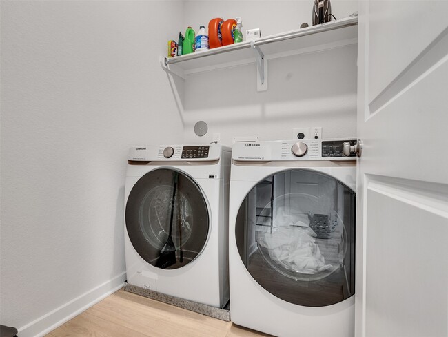 Building Photo - 19707 Curved Steel Dr