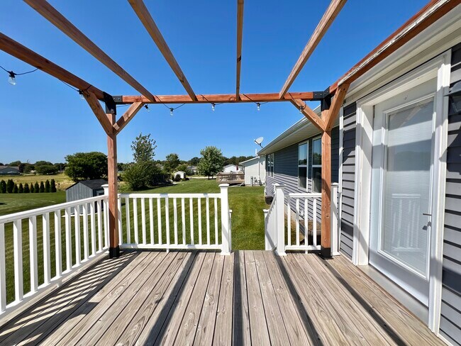 Building Photo - 4316 Sandhill Dr
