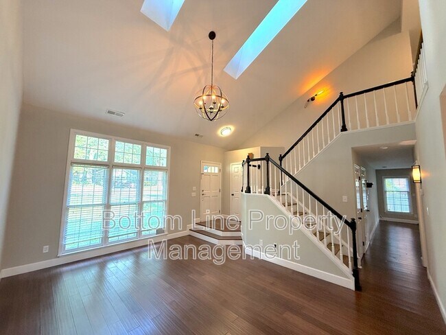 Building Photo - 2321 Heathershire Ln