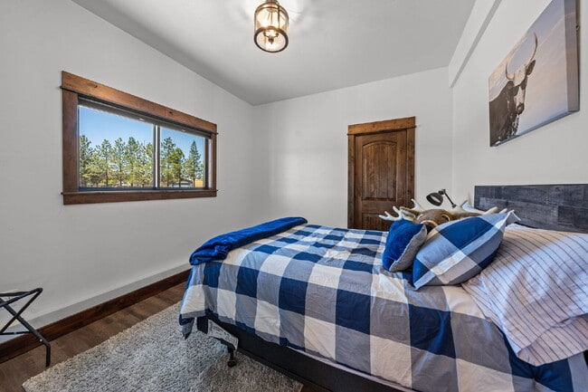 Building Photo - Luxury Home for Rent – Expansive Acreage, ...