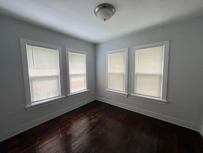 Building Photo - 2814 E Admiral Ct