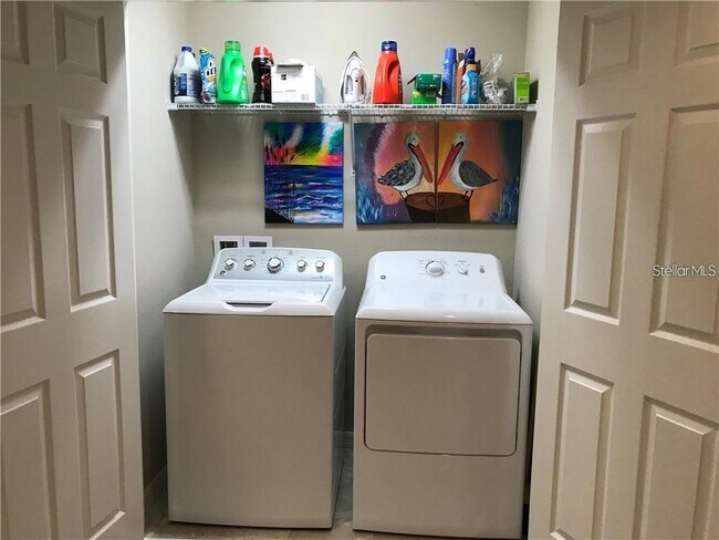 Building Photo - 6911 Woodchase Glen Dr