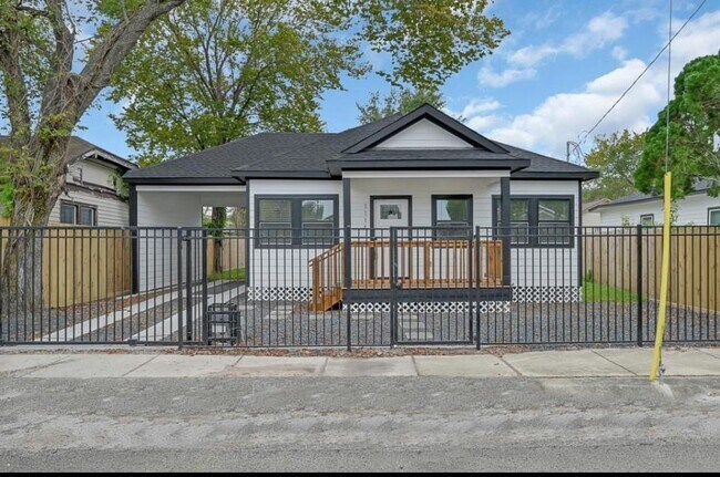Primary Photo - 1114 Panama St