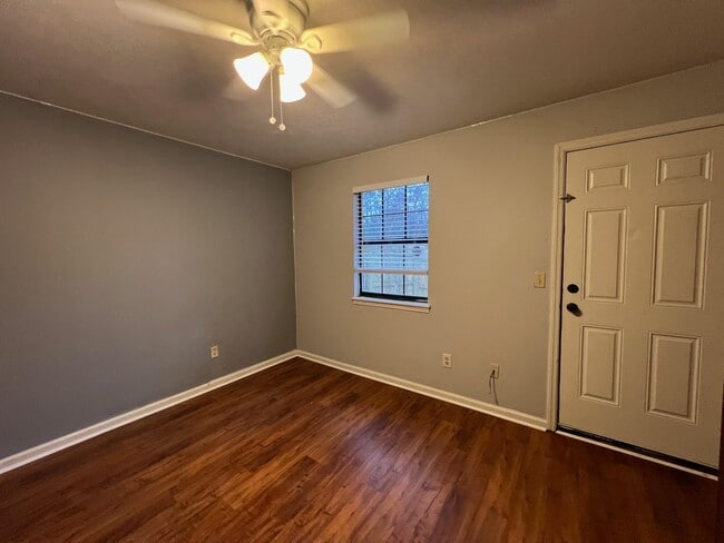 Building Photo - 218 White Dr