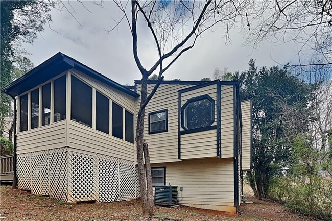 Building Photo - 3932 Fairington Dr