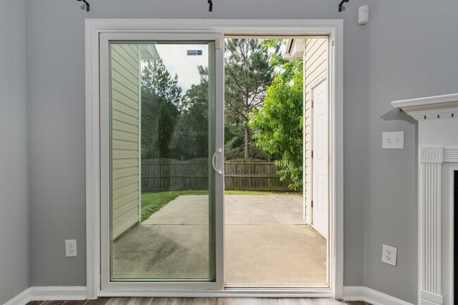 Building Photo - House in the desirable location of West Co...