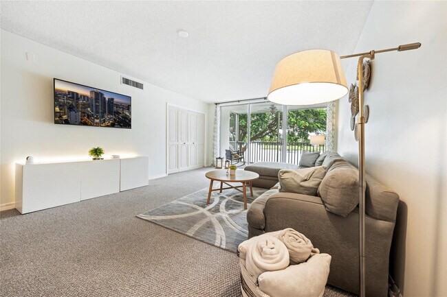 Building Photo - 3150 N Course Ln