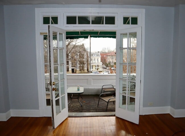 Building Photo - THIS IS THE ONE 2 Bedroom 2 Bath Condo in ...