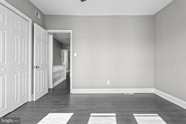 Building Photo - 5427 Ridgewood St