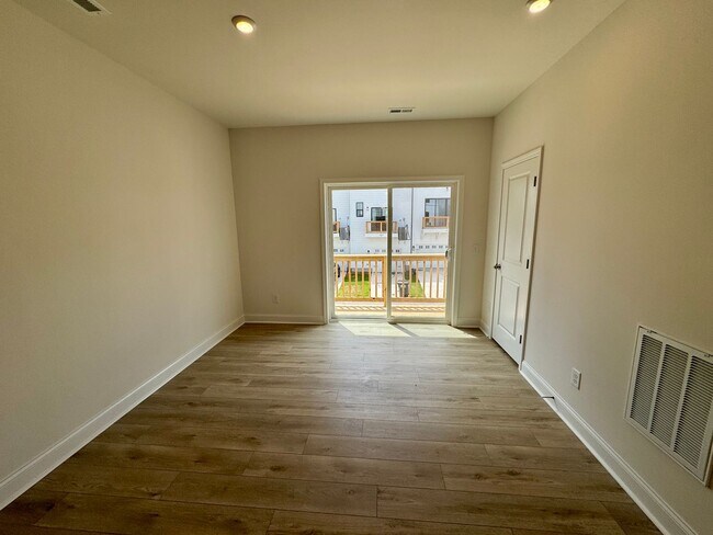 Building Photo - Brand New 3BR/3.5 Bath Townhouse in South ...