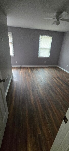 Building Photo - 13 Crescent Ln