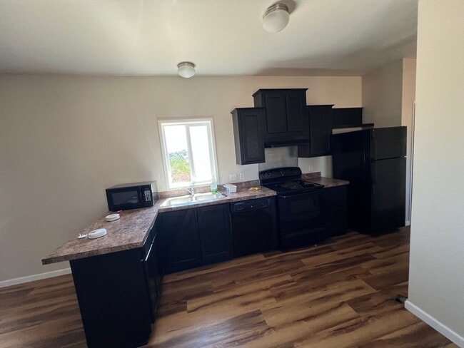 Building Photo - Paradise 2 bedroom 2 bath home on land. Ru...