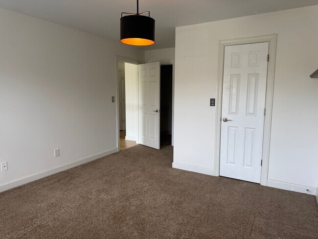 Building Photo - Stunning 4BR Executive Style Home in Brentwood