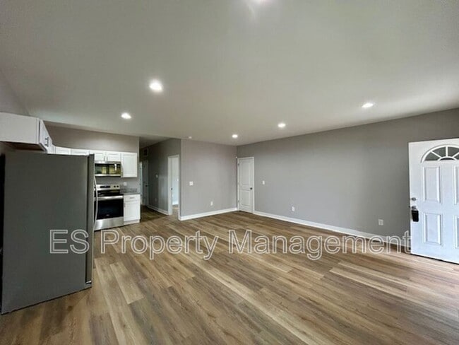 Building Photo - 321 N Kealing Ave