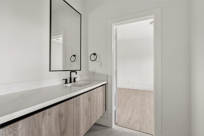 Building Photo - 107 Tolima Dove St