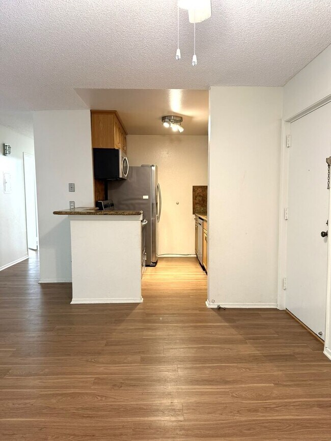 Building Photo - Luxury Living at The Estates Condominium Complex – 2 Bedroom, 2 Bathroom