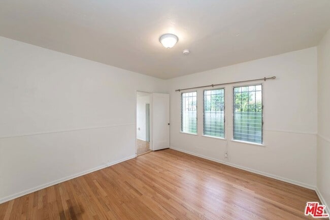 Building Photo - 3167 Rowena Ave