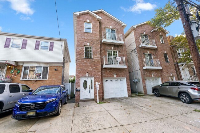 Building Photo - 261 Lexington Ave