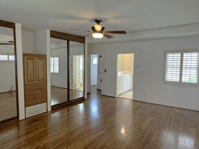 Building Photo - EXPANSIVE OCEAN VIEW from 2 balconies, VALUE Price in PDR