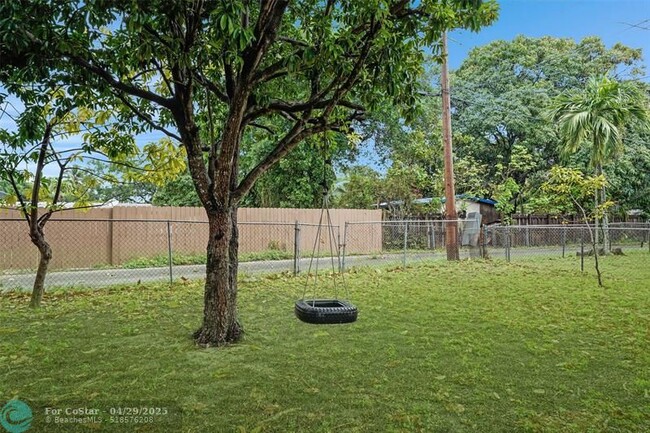 Building Photo - 1075 NW 133rd St