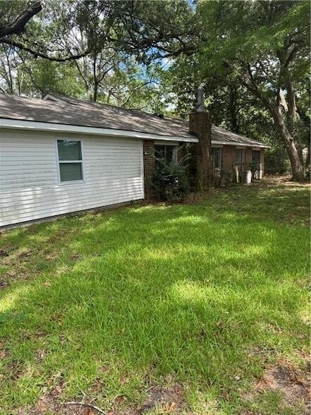 Building Photo - 306 Clover Dr