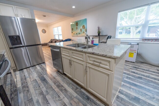 Building Photo - 2627 Ambergate Rd