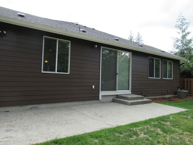 Building Photo - One level 2 bedroom, 2 bathroom home in North Bend