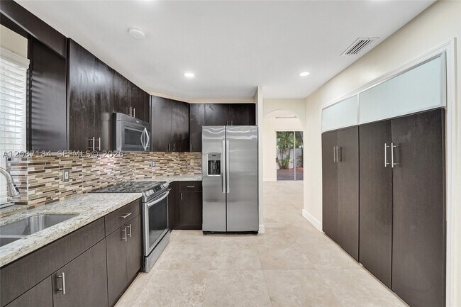 Building Photo - 949 Jade Ct