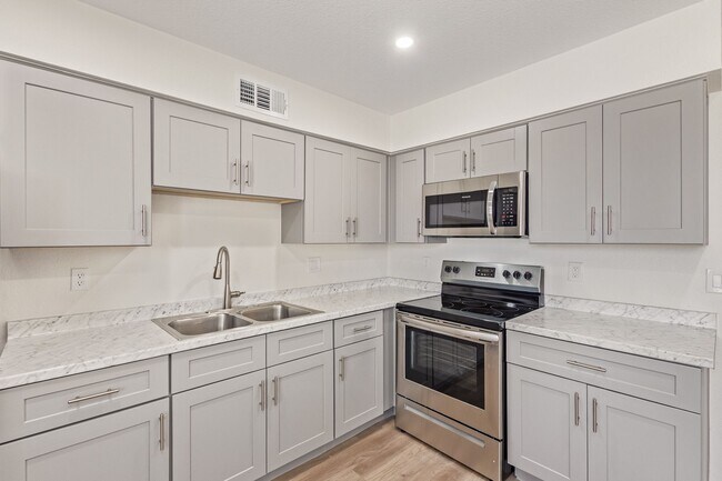 Building Photo - Stylish. Newly Renovated. Cozy, Boutique Community - On Broadway Apartments