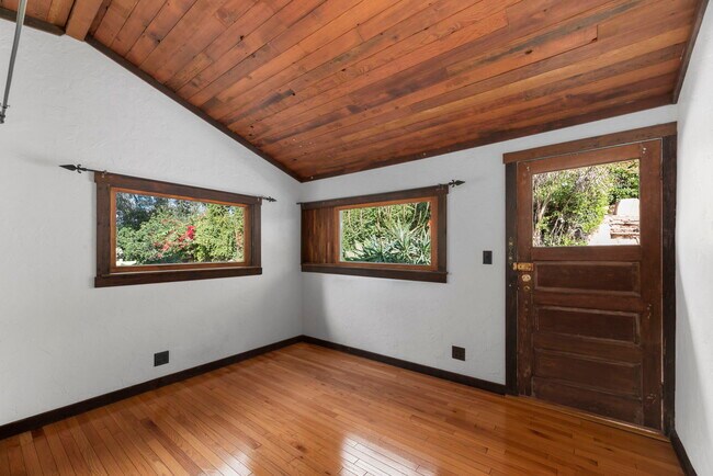 Building Photo - 1409 Avon Park Ter