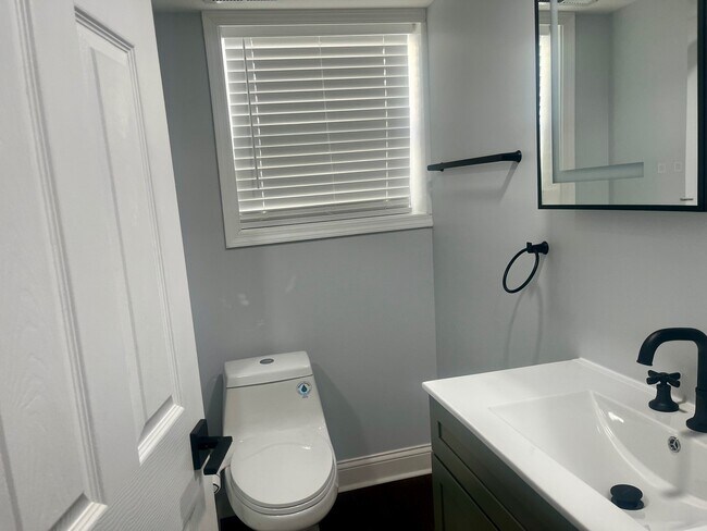 Building Photo - 6522 Spaulding Ave