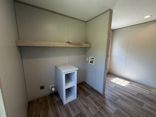 Building Photo - Mobile Home for Rent