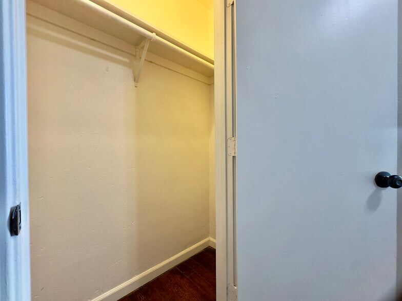 Building Photo - 711 32nd St