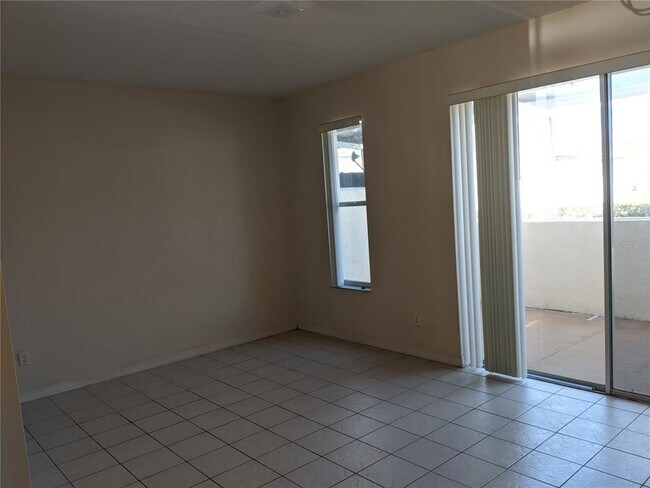 Building Photo - 1141 S Beach Cir