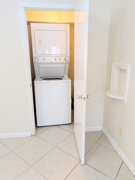 Building Photo - 1010 Indian Beach Dr