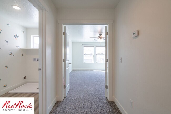 Building Photo - Adorable Stand Alone 4 Bedroom Corner Unit with Fully Fenced Backyard. Small Dogs Welcome.