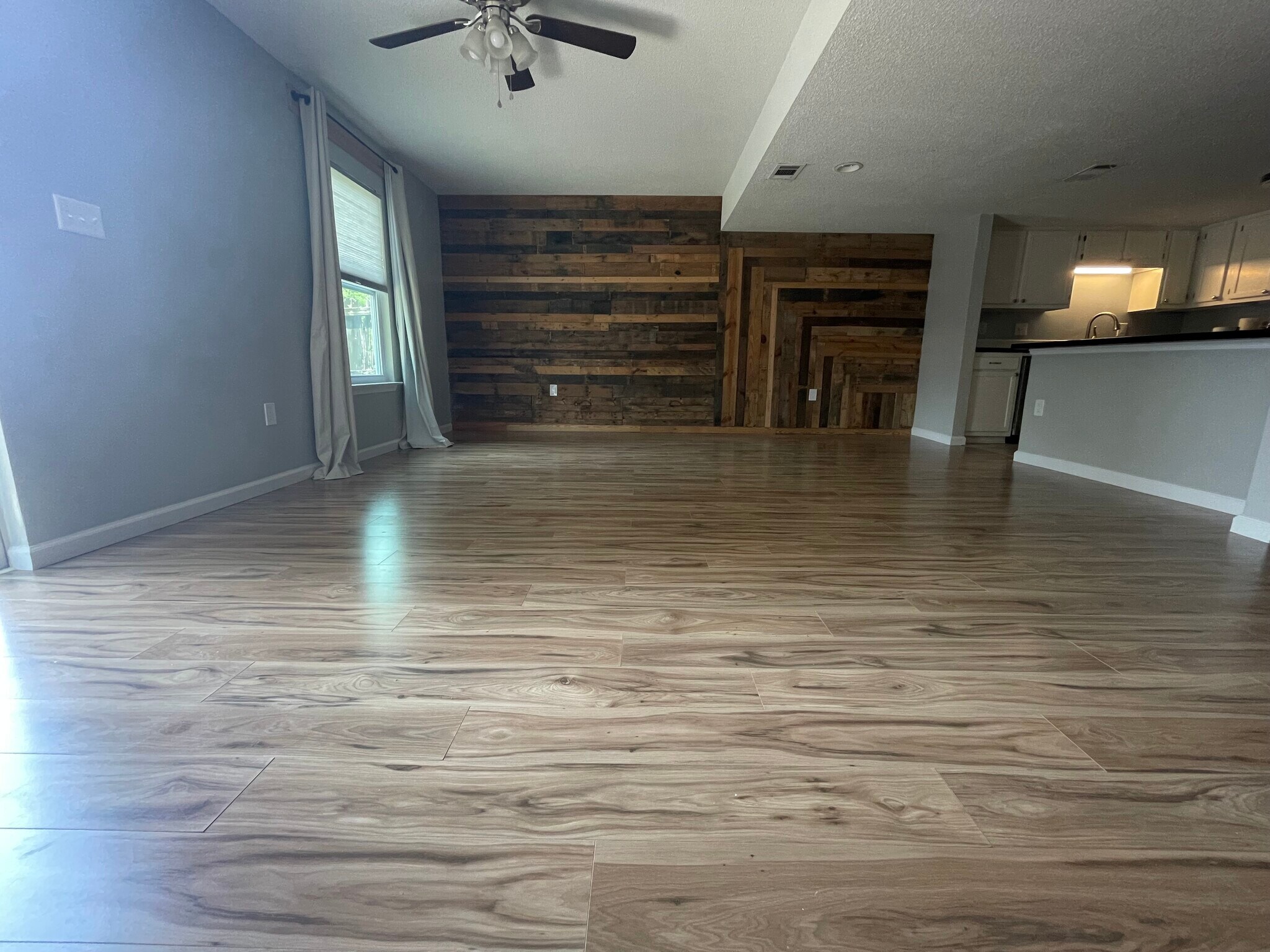 Building Photo - 1814 Whispering Oaks Ln