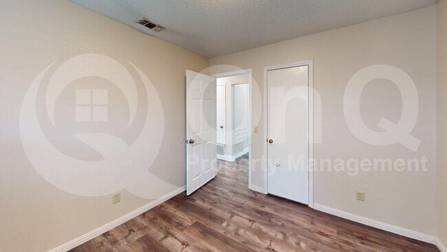 Building Photo - 1217 Babbling Brook Dr