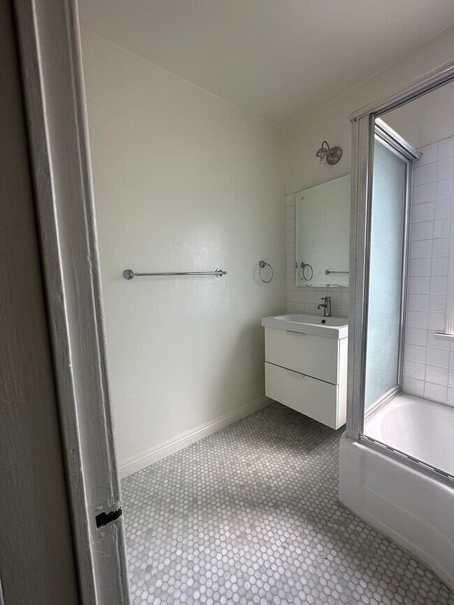 Building Photo - 9038 Carson St