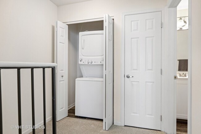 Building Photo - 431 Chopin Ct