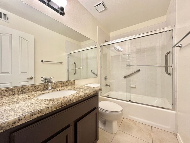 Building Photo - Luxurious 2 Bd 2 Ba Condo in Biltmore!