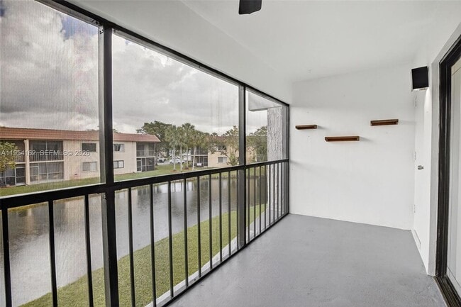 Building Photo - 200 Lakeview Dr