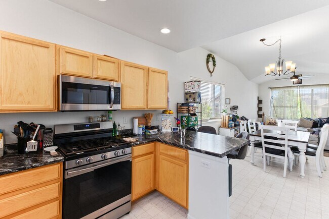 Building Photo - 3 Bedroom 2.1 Bath in West Greeley