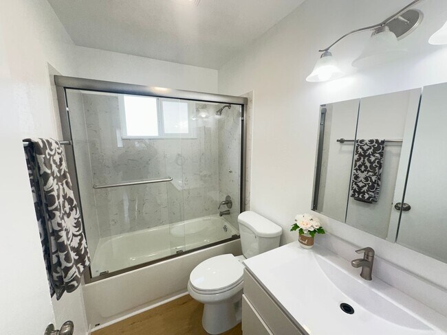 Building Photo - 3408