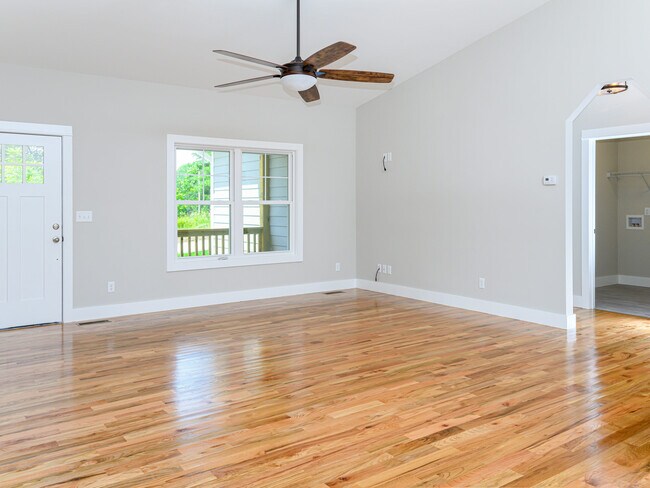 Building Photo - 27 W Chapel Rd