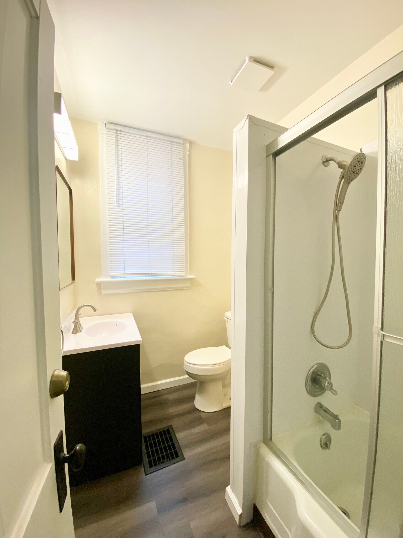 Building Photo - 1374 Neil Ave