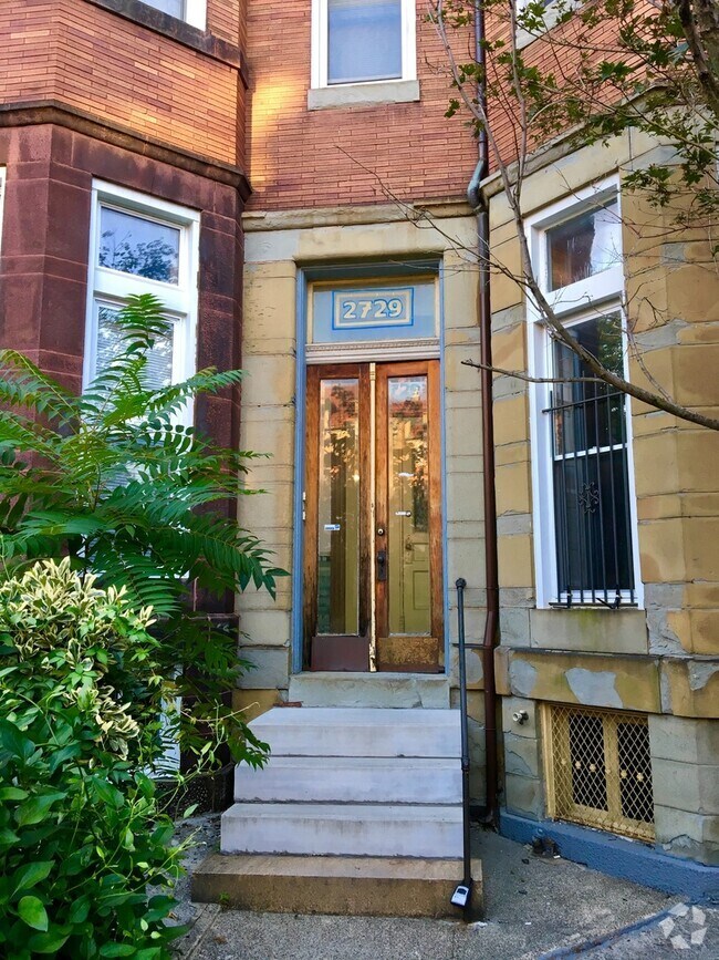Building Photo - For Rent: Charming Living on St. Paul Stre...