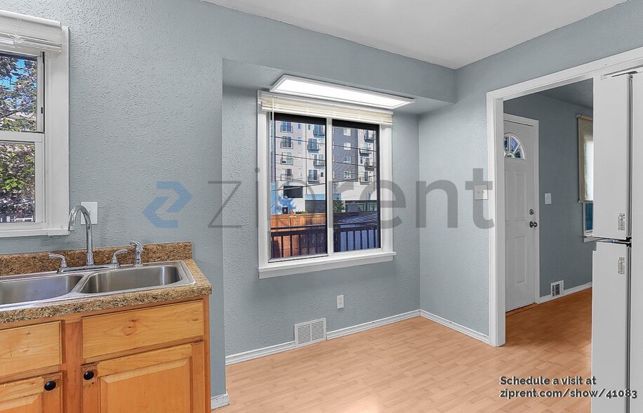 Building Photo - 11246 1st Ave S