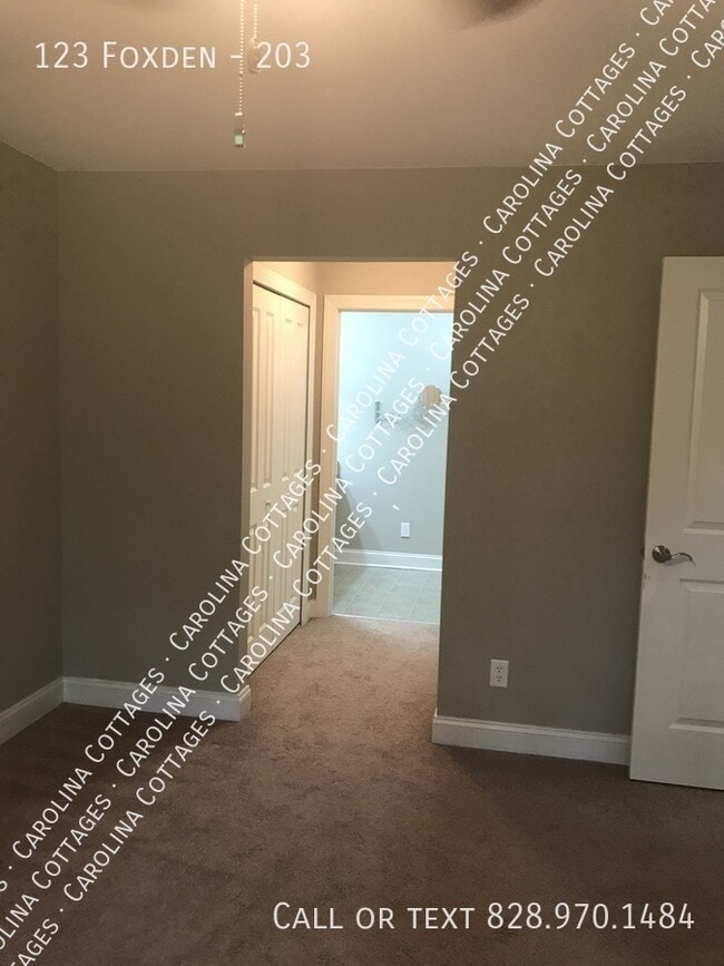 Building Photo - 123 Foxden-203