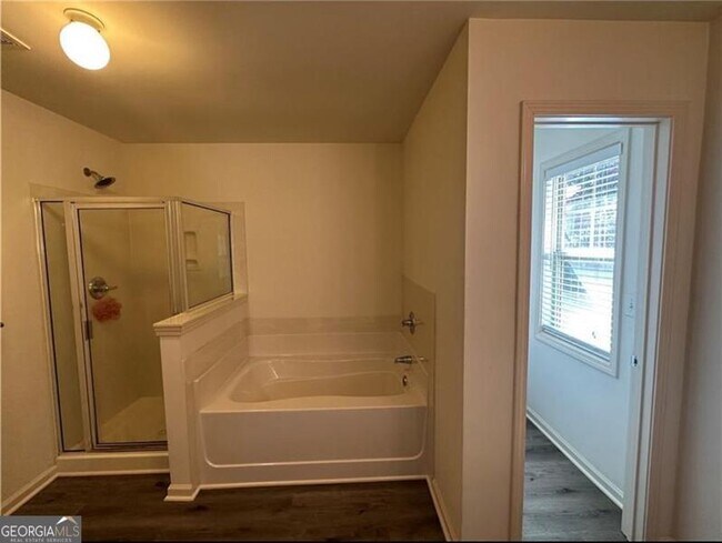 Building Photo - 6125 Crested Moss Dr